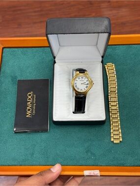 Movado unisex vintage Gold-Tone Watch with Black Leather Strap/gold bracelet